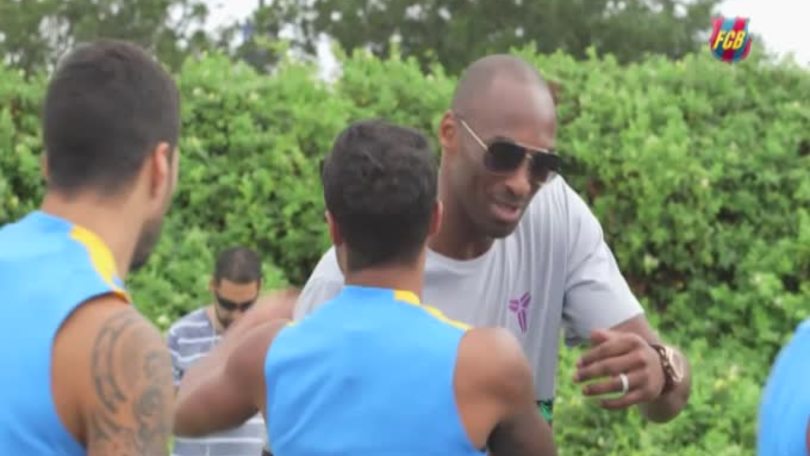 Kobe Bryant fa visita al Barcellona