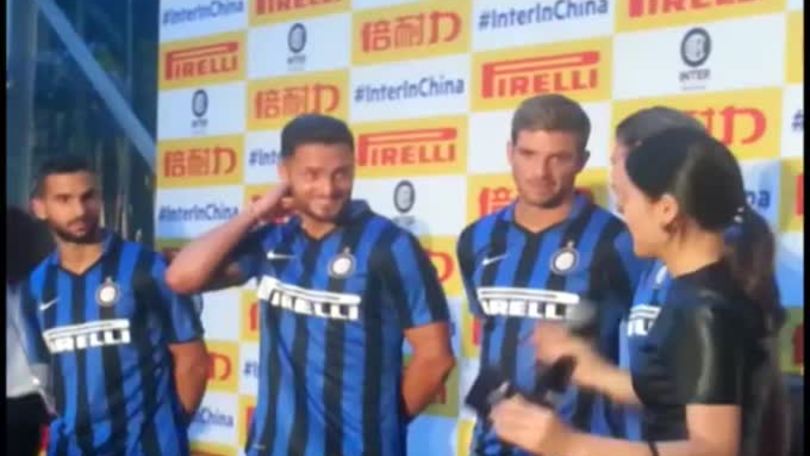 Arriva l'Inter e partono i cori
