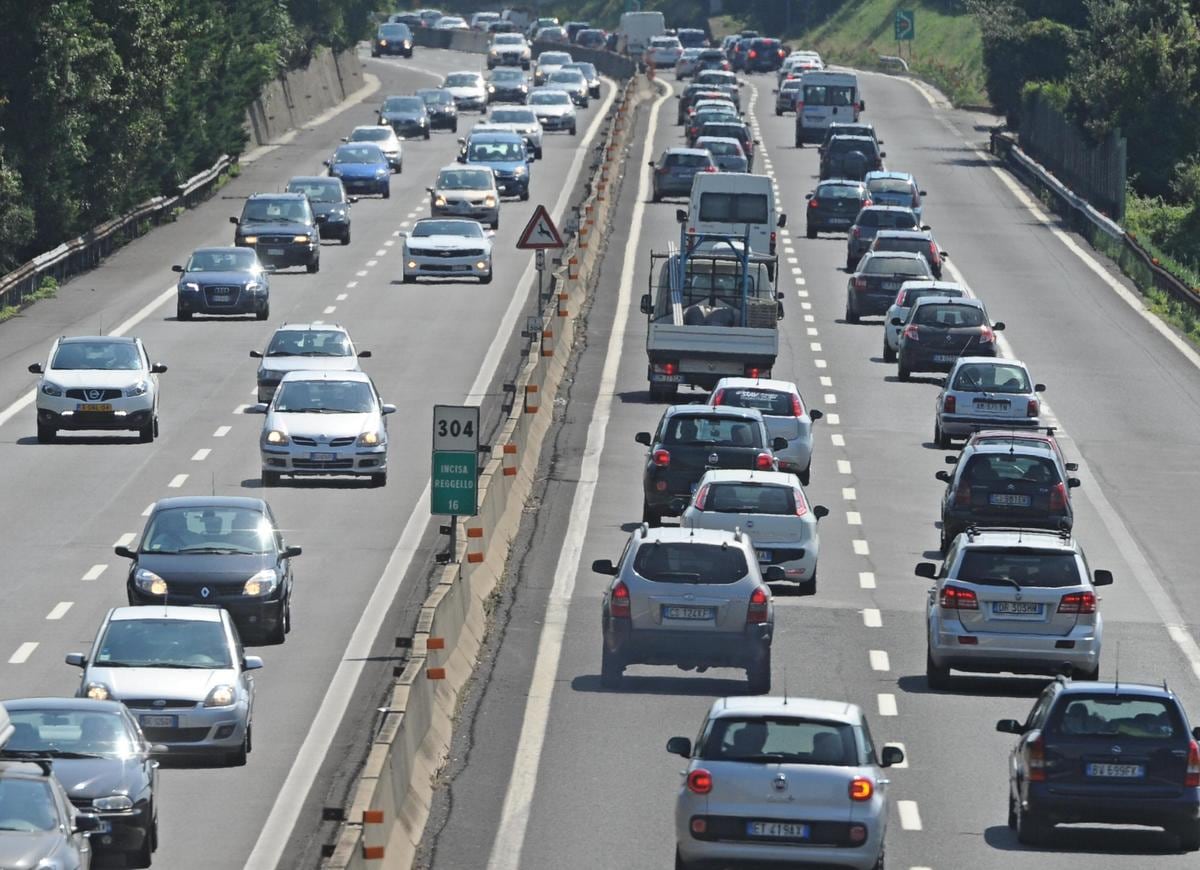 Auto a benzina: in Italia è calo