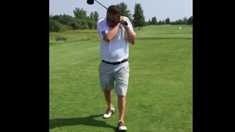 Golfista, colpo sfortunato: uccide un gabbiano