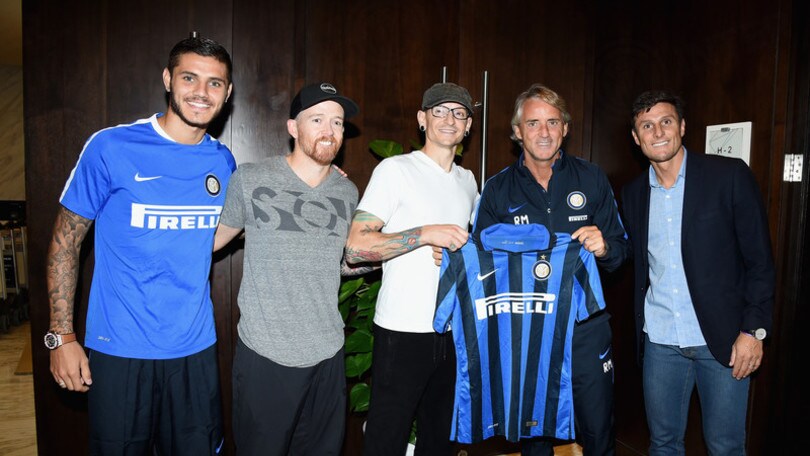 Inter, visita inattesa: incontro con i Linkin Park