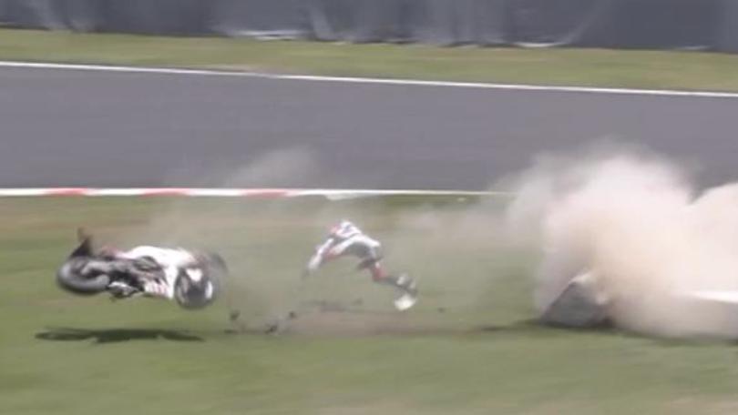 Moto SBK, la caduta pazzesca di Casey Stoner