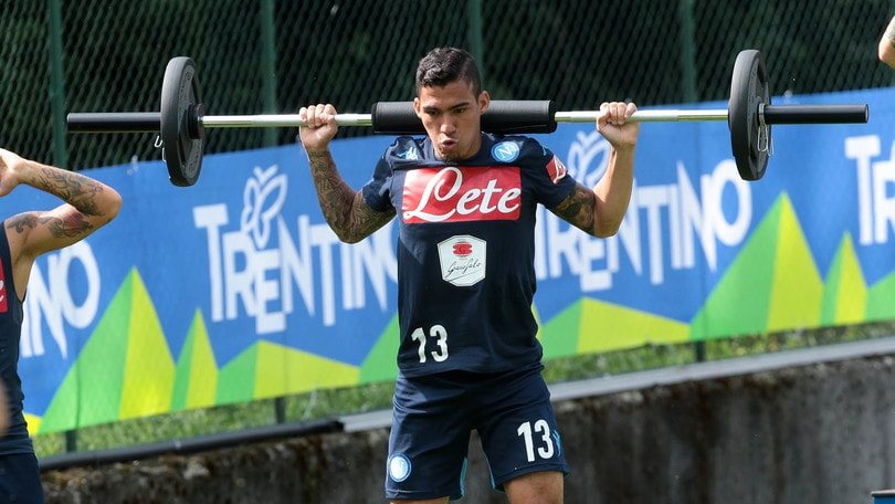 Napoli: che forza Allan! Pesi in allenamento