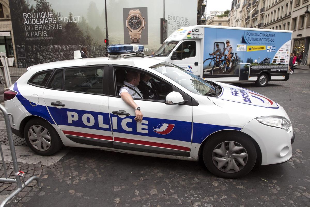 Auto contro Tour de France, polizia esclude terrorismo