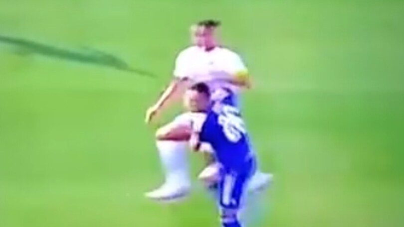 Ibrahimovic, che gomitata a Terry!
