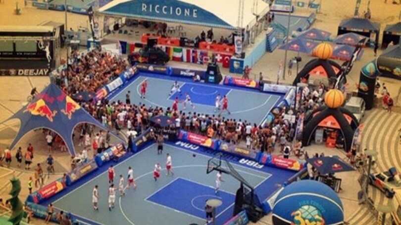 Riccione, la carica del tre contro tre
