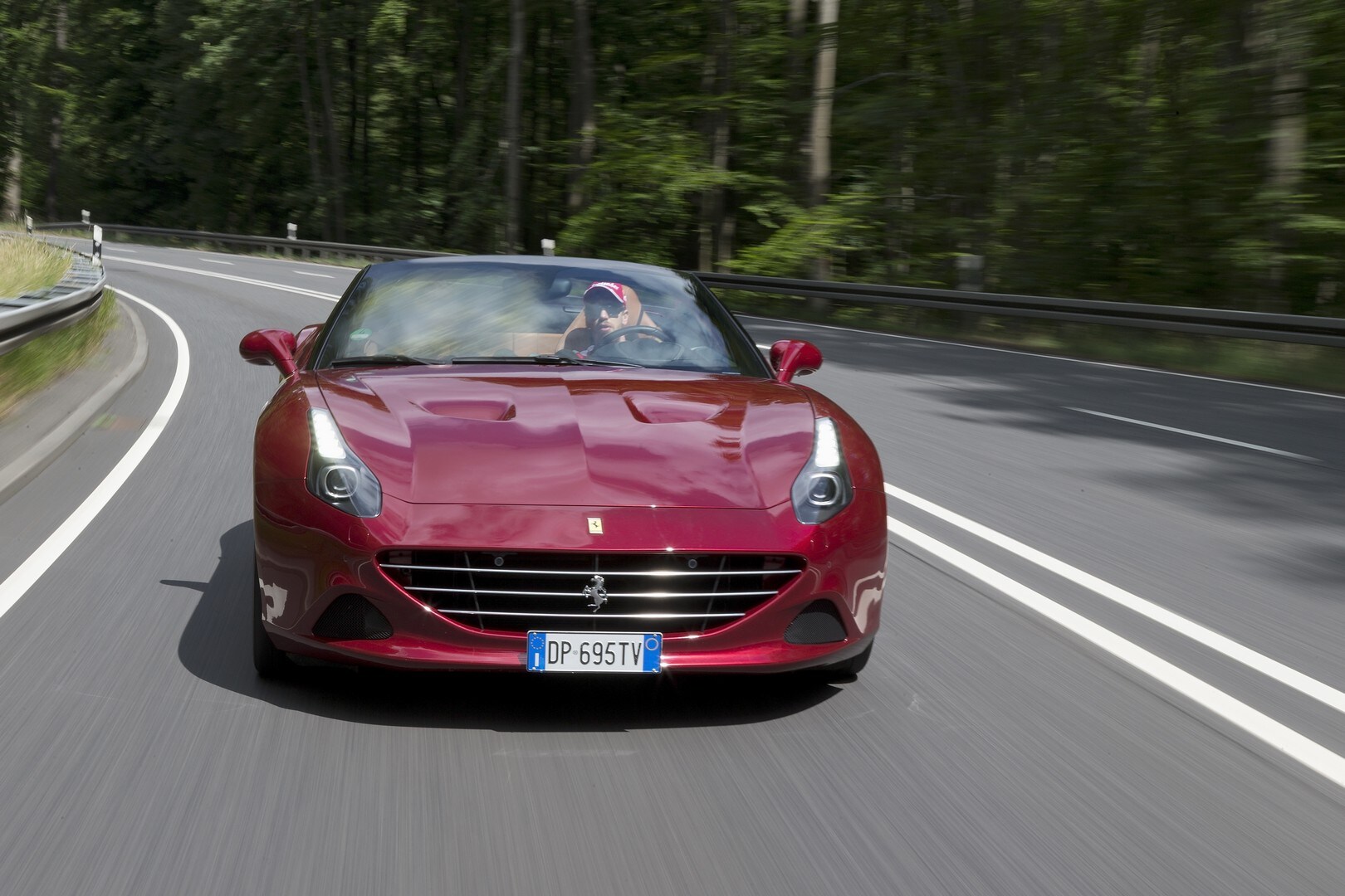 Sebastian Vettel al volante della Ferrari California T