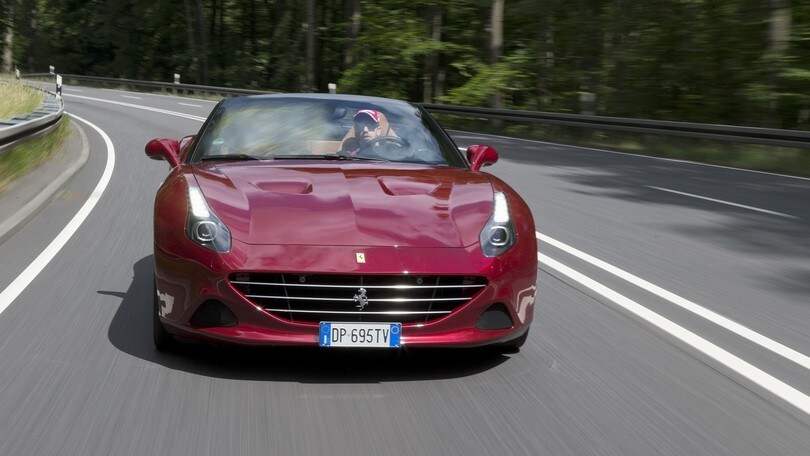 Sebastian Vettel al volante della Ferrari California T