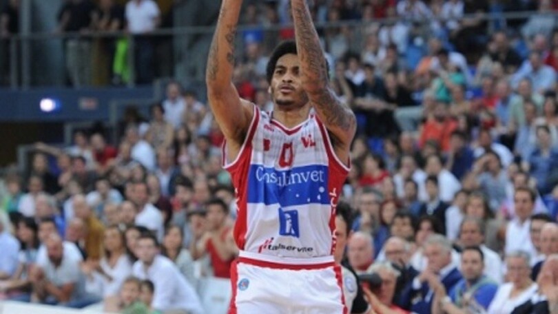 Niente World Peace, Cantù sceglie Ross
