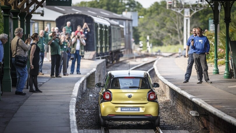 Smart ForRail, la citycar diventa locomotiva