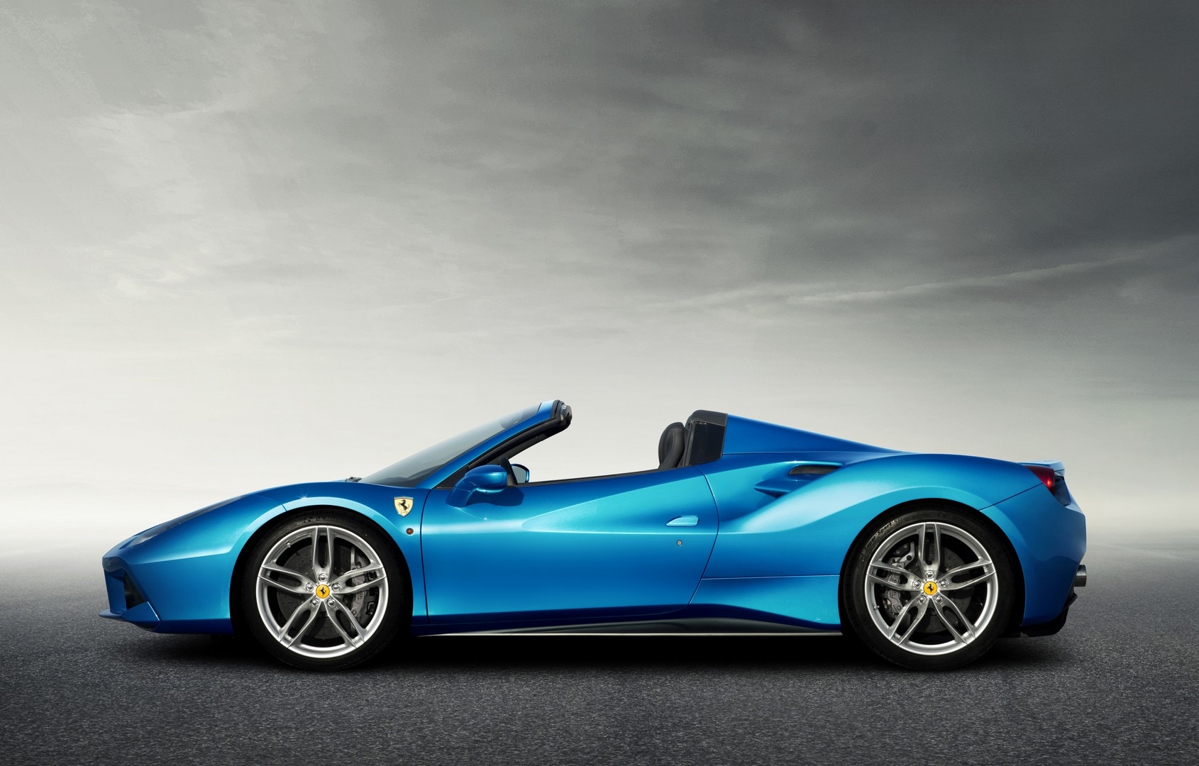 Ferrari 488 Spider, 670 cv all'aria aperta