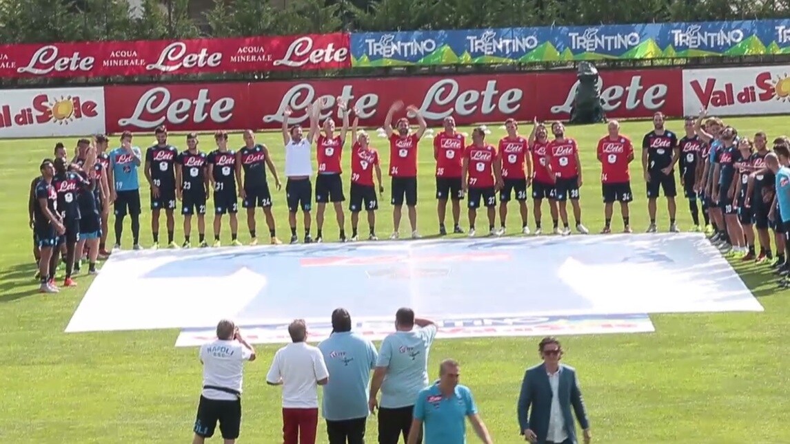 Il saluto del Napoli al ritiro di Dimaro