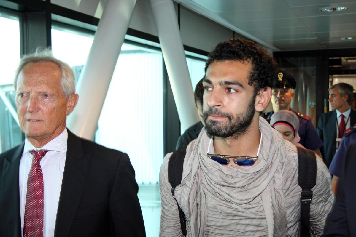 Salah è arrivato a Roma, duecento tifosi in delirio