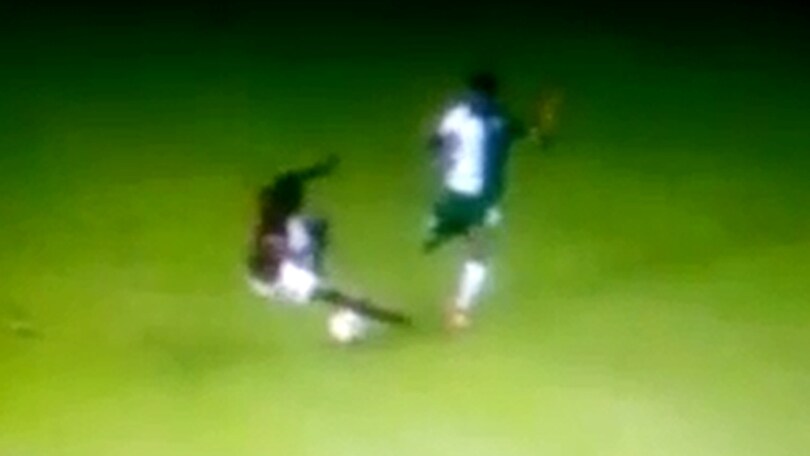 Follia Yanga-Mbiwa: entra così in amichevole
