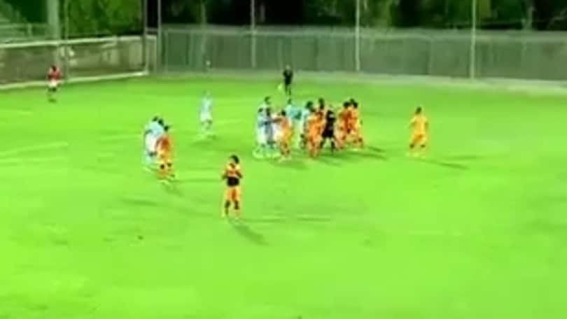 Cagliari-Ajaccio, il black out poi la rissa