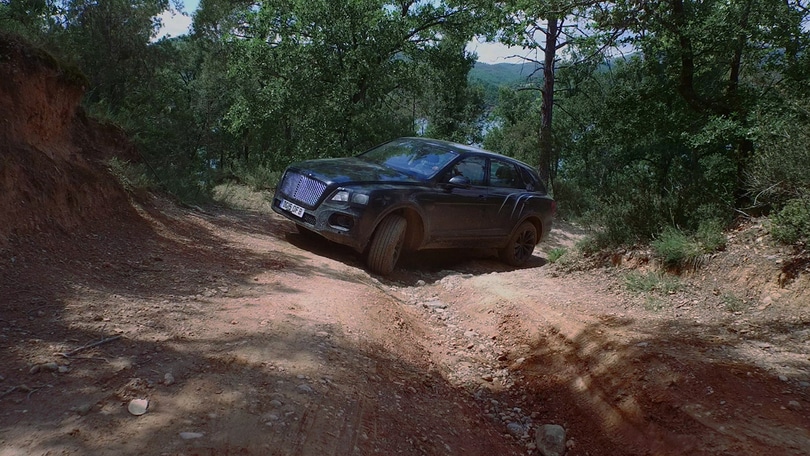 Bentley Bentayga le immagini del primo super SUV della Casa