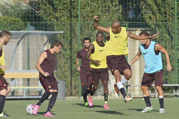Roma: Salah in gruppo, ma la foto sparisce