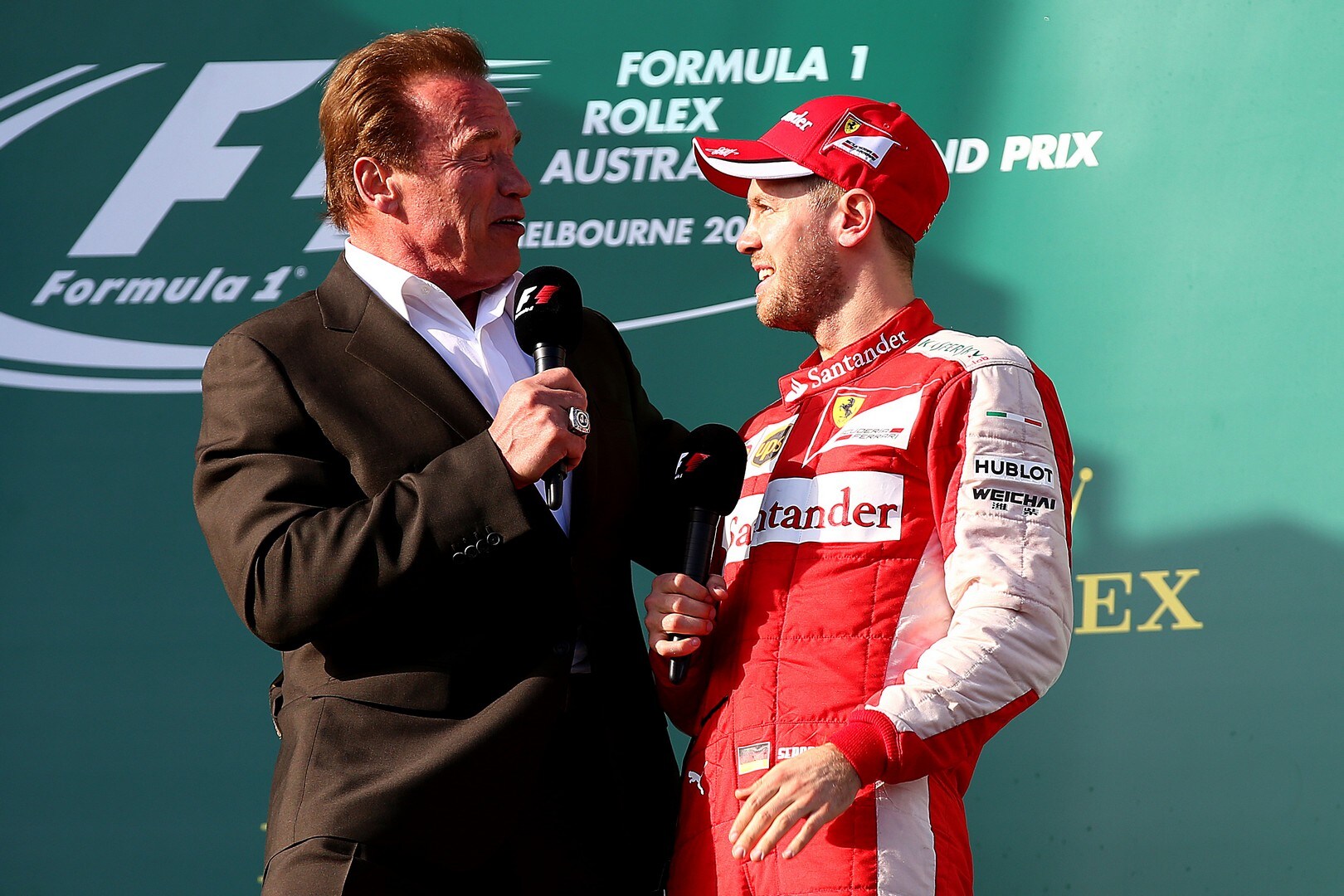 F1, Elton John suona al GP USA, quante star nei box