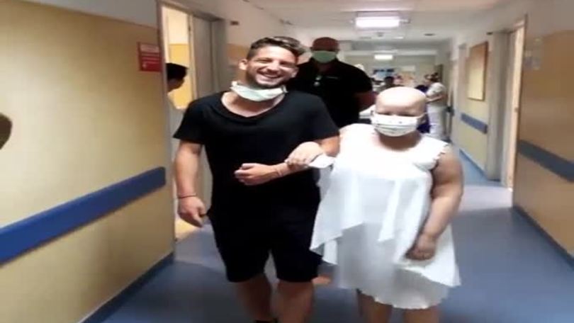 Napoli, campione Mertens: "Sposa" la piccola Aurora