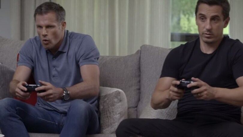 Gary Neville e Jamie Carragher, show con Fifa 2016