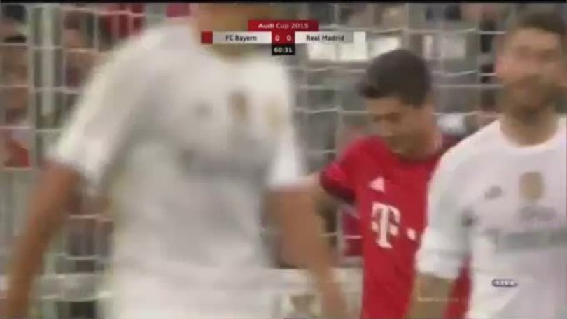 Lewandowski ma come fai a sbagliare un gol così?