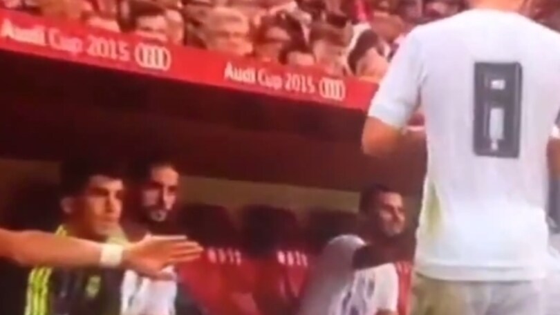 Kroos ignora il saluto di Bale. Poi il chiarimento