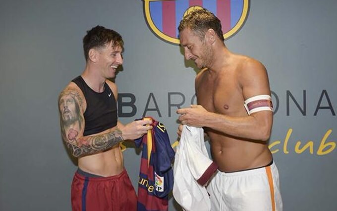 Totti: «Messi fuoriclasse ed esempio di gentilezza»