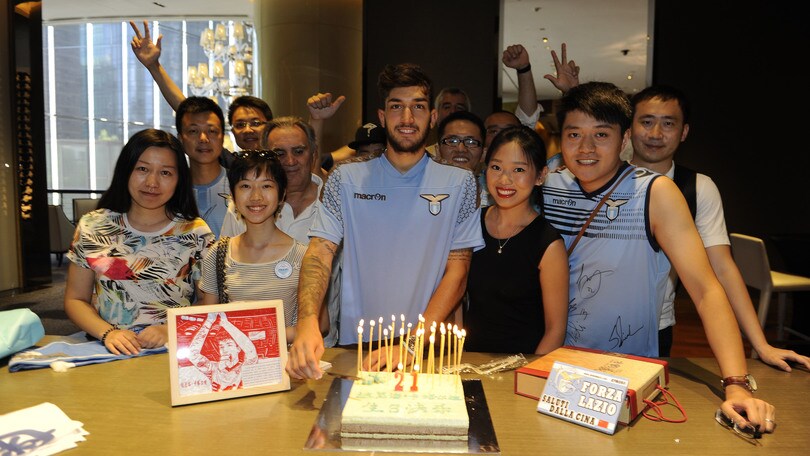 Lazio, festa di compleanno per Cataldi