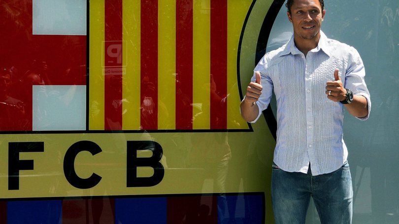 Niente Roma. Adriano rinnova con il Barça