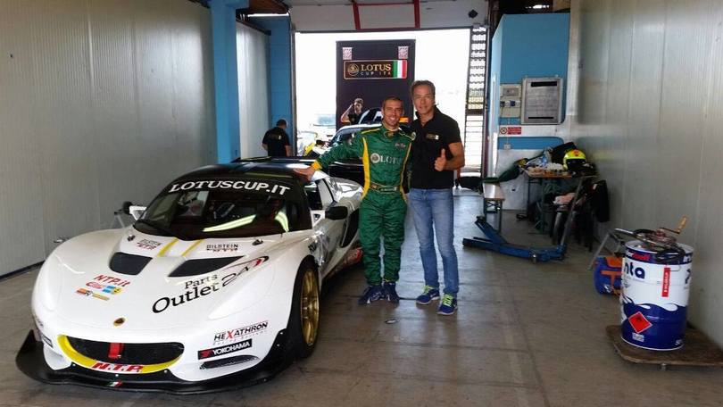 Marco Melandri in pista con la Lotus Elise