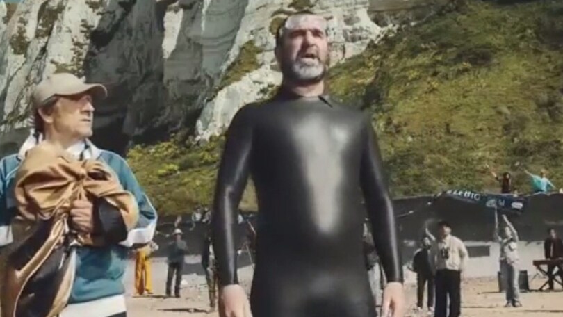 Cantona attraversa la Manica a nuoto