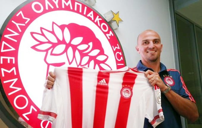 Cambiasso va all'Olympiacos: «Torno in Champions»