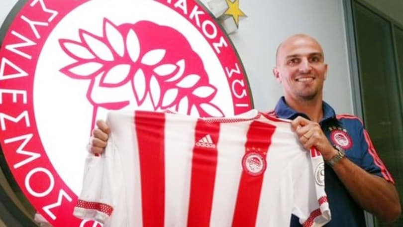 Cambiasso va all'Olympiacos: «Torno in Champions»