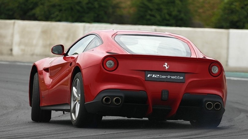 Ferrari, Vettel show sulla F12 Berlinetta