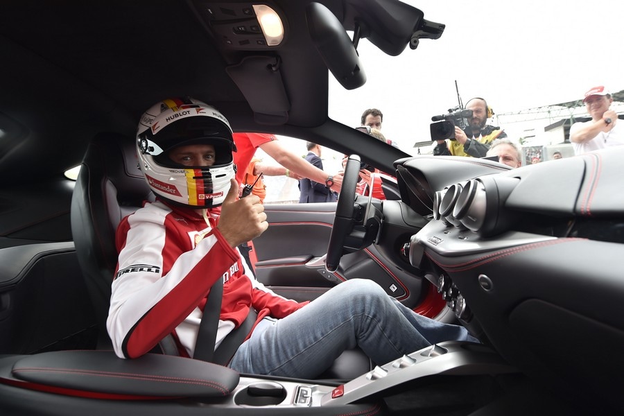 Ferrari, Vettel sulla F12: «Ma è un'auto di serie?»