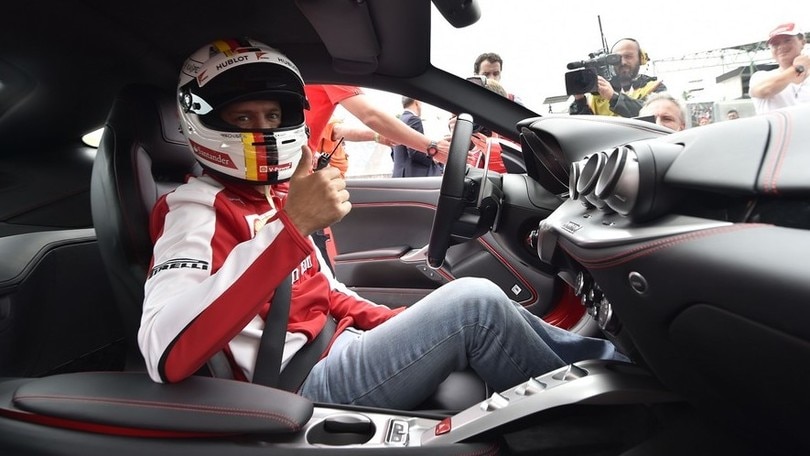 Ferrari, Vettel sulla F12: «Ma è un'auto di serie?»