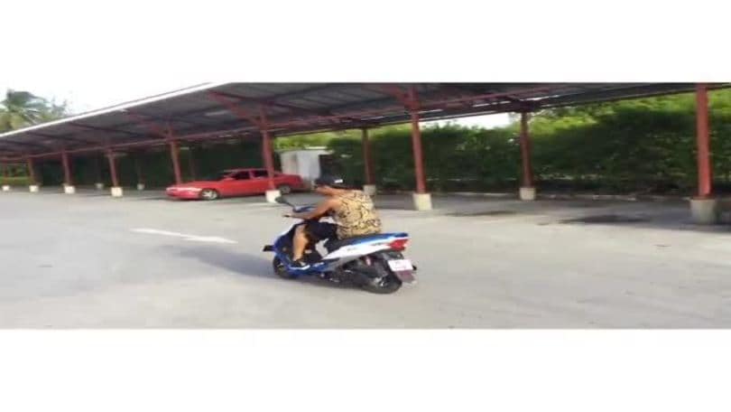 Hamilton fa i burnout anche in scooter