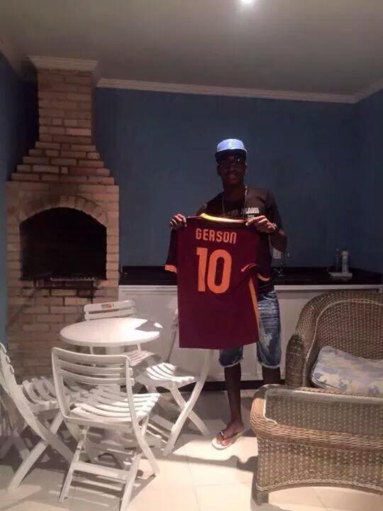 Roma, Gerson pensa in grande e posa con la 10