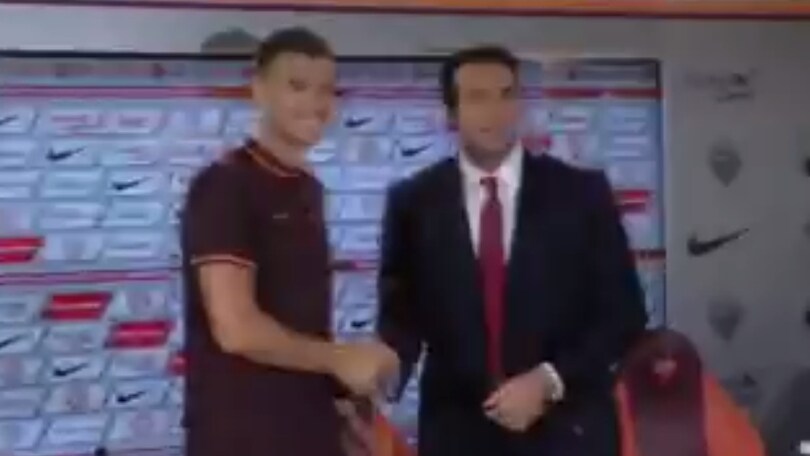 Roma, Dzeko arriva in sala stampa