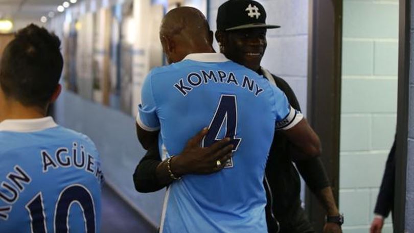 Balotelli, frase misteriosa e visita al City
