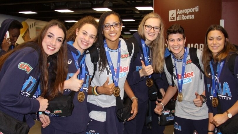 Volley: A Fiumicino accoglienza trionfale per L'Under 18