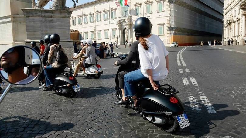 Codice della Strada, da oggi in due anche a 16 anni