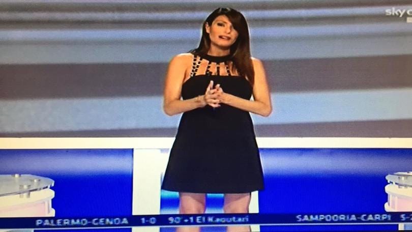 Ilaria D'Amico incinta in studio a Sky