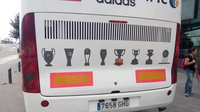 Gijon, "scherzetto" sul pullman del Real Madrid
