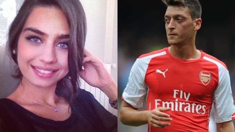 Ozil, flirt con Miss Turchia 2014