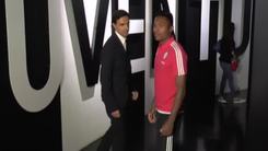 Juventus: Alex Sandro visita il Museum della storia bianconera