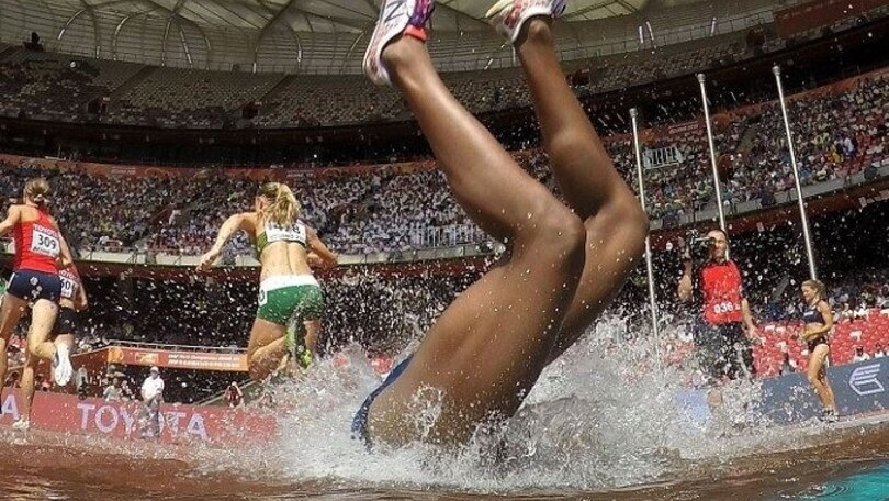 Il salto in acqua di Rolanda: c'è anche il video