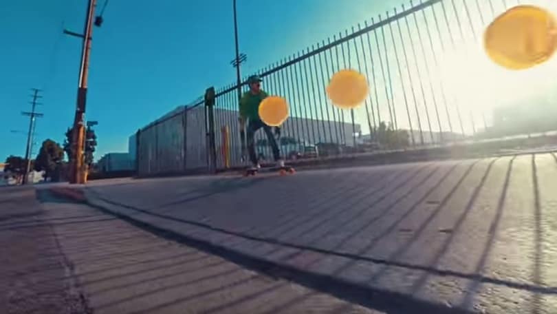 Mario Kart versione skate: Luigi sfida Mario...