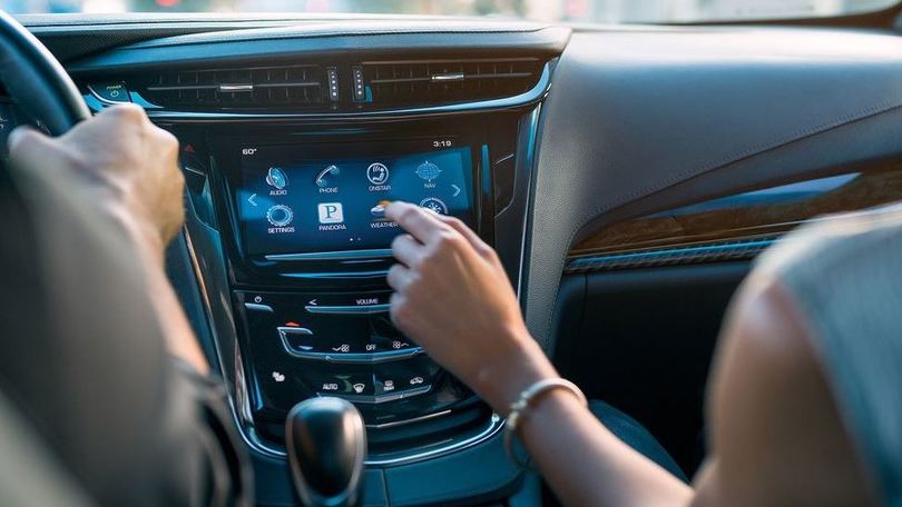 Tecnologia in auto, ci piace ma la usiamo poco