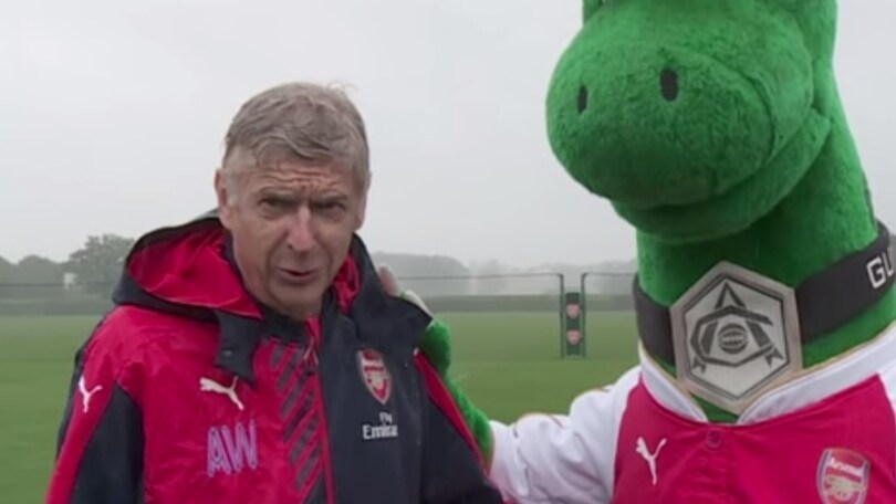 Wenger e la mascotte alla prova "dizzy gol"